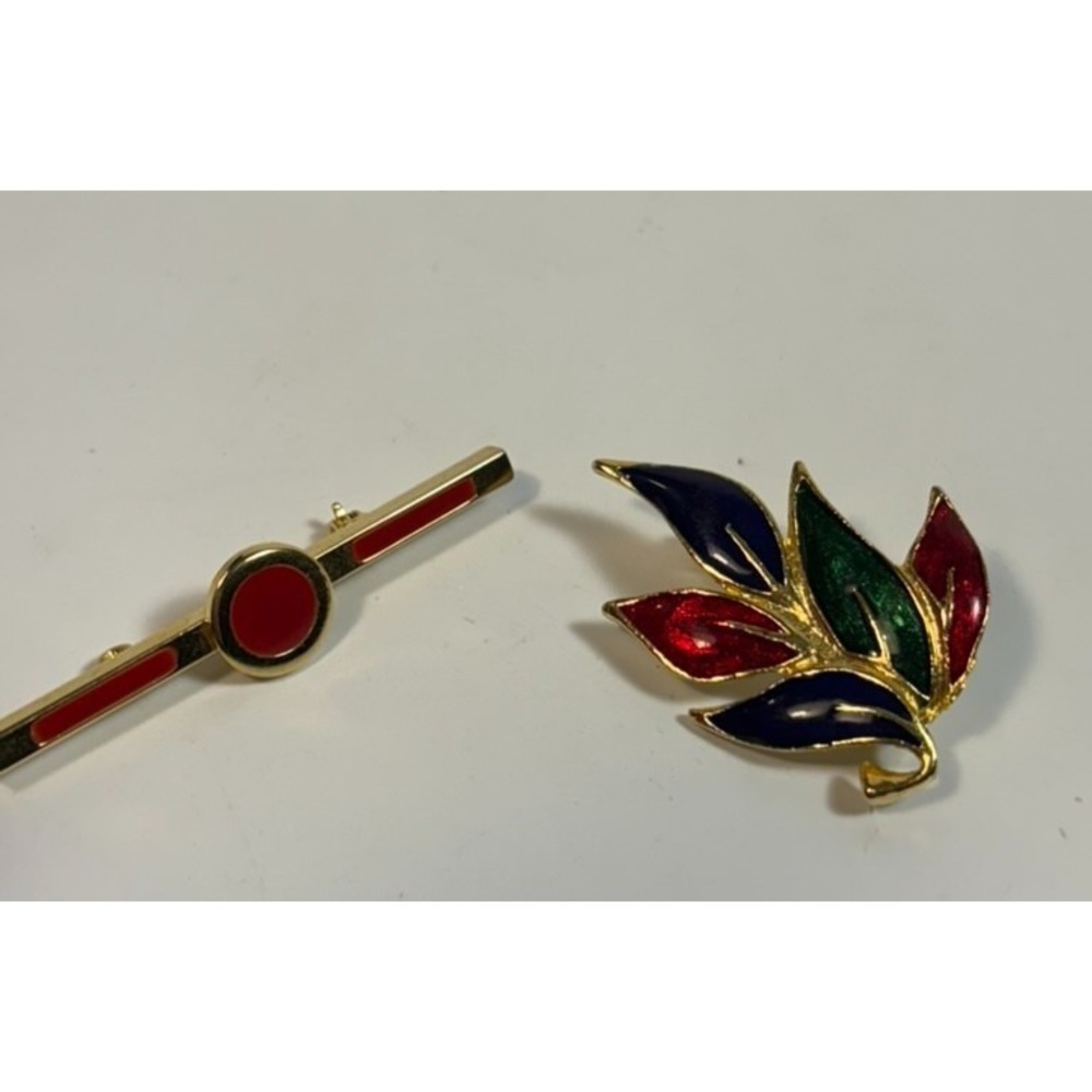 Vintage Gold Tone Brooch Pins Red and‎ Green Enamel